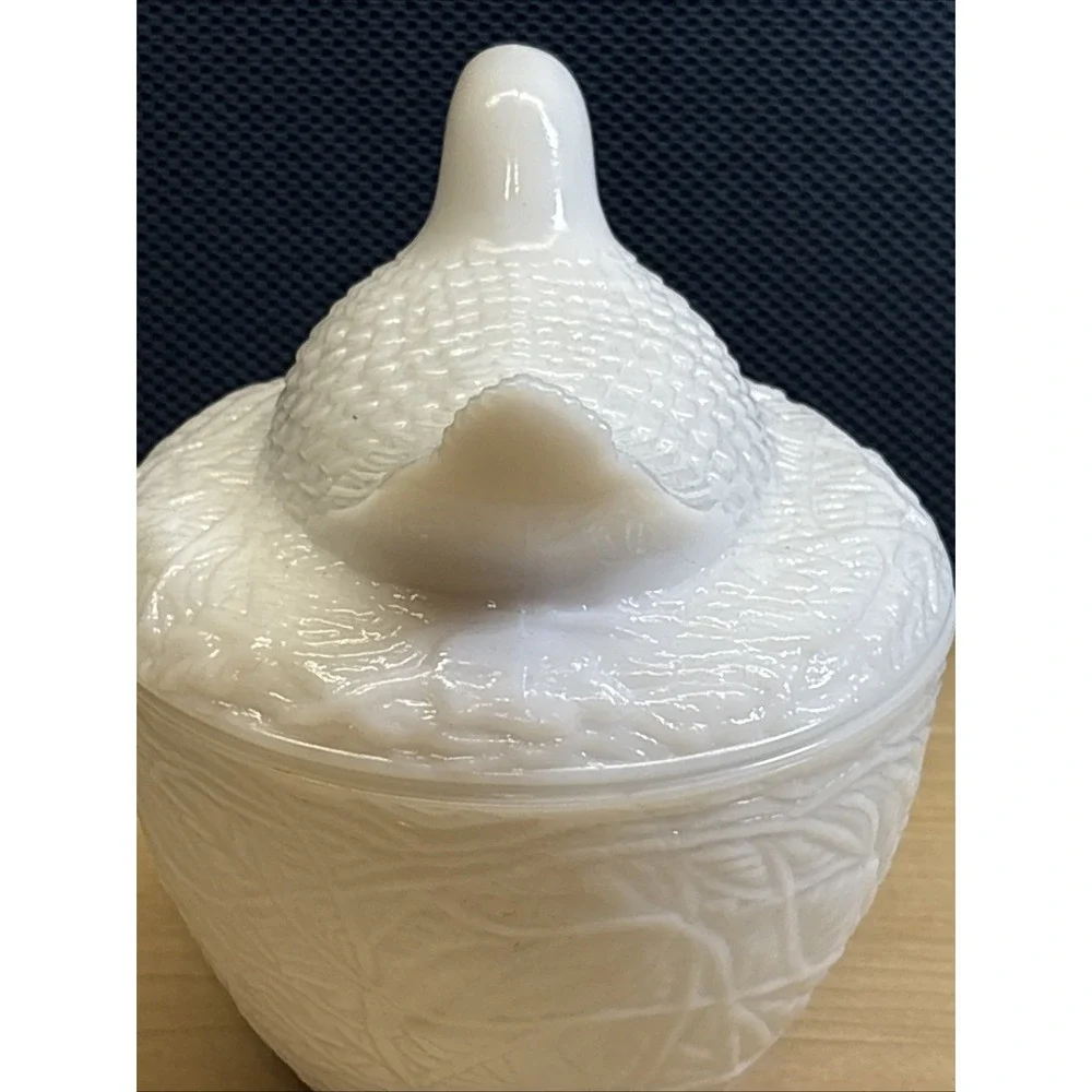 Hen On a Nest Milk Glass Trinket/Candy Covered Dish Vintage Avon 1970's